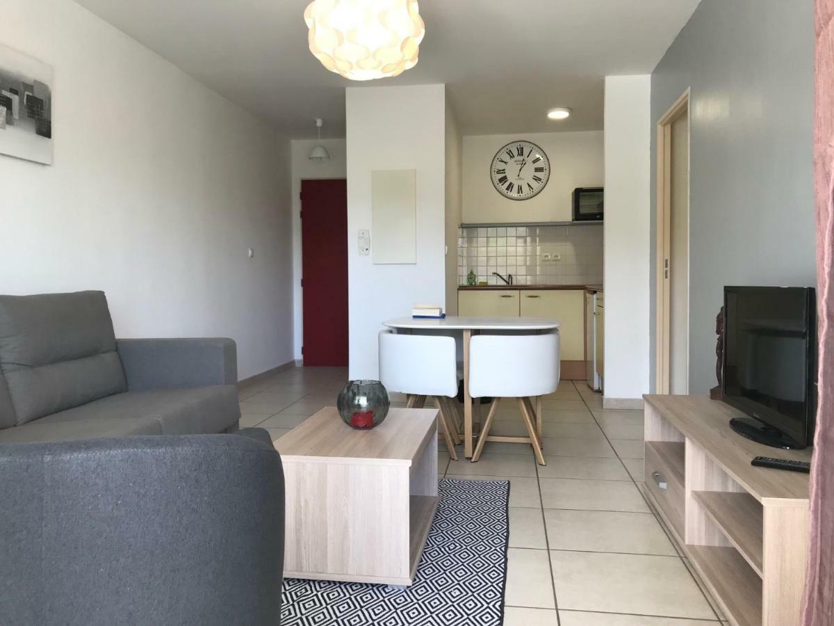 Meuble Homard Avec Jacuzzi Et Vue Mer Saint-Gilles Les Bains Exterior photo