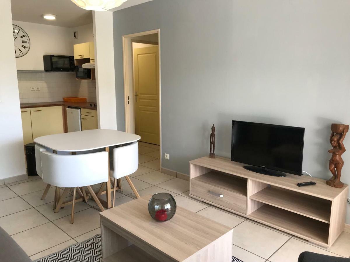Meuble Homard Avec Jacuzzi Et Vue Mer Saint-Gilles Les Bains Exterior photo