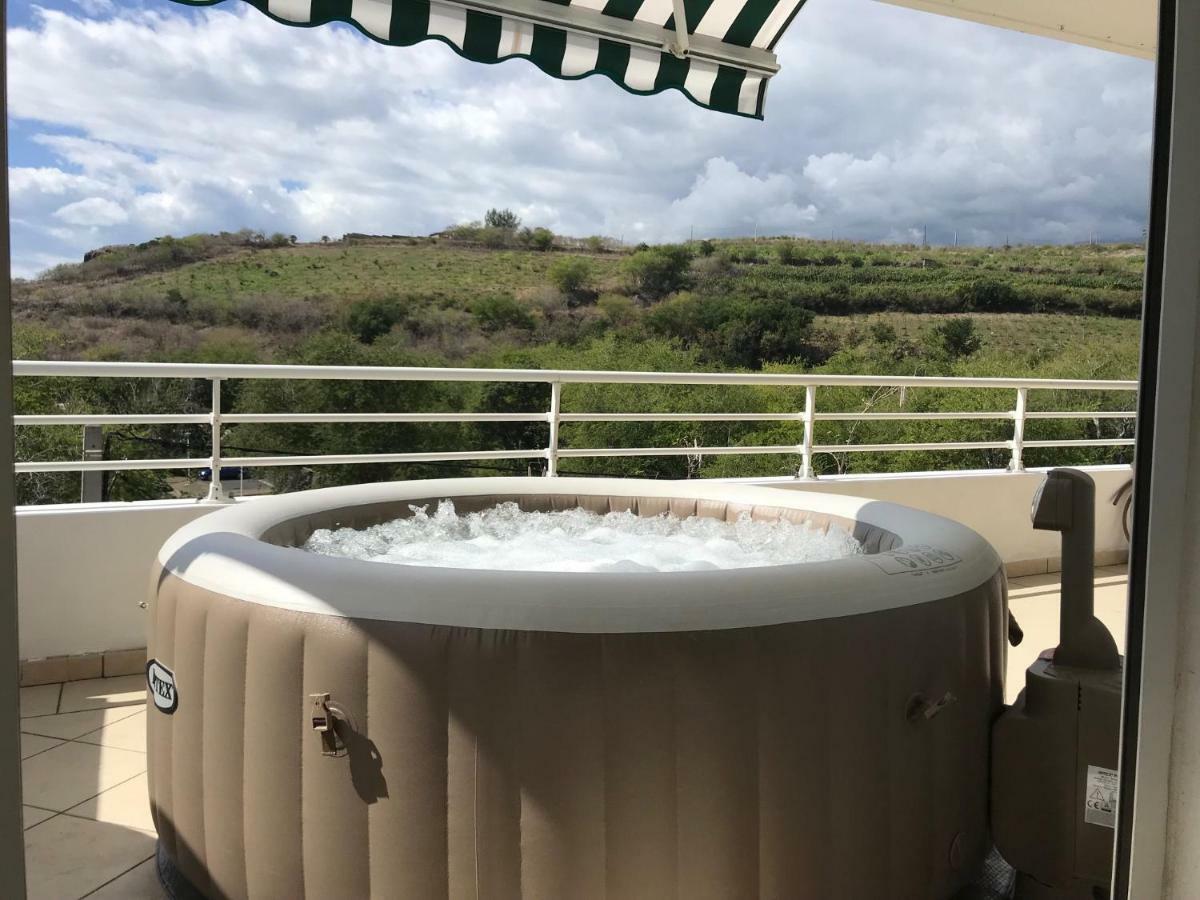 Meuble Homard Avec Jacuzzi Et Vue Mer Saint-Gilles Les Bains Exterior photo
